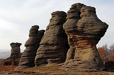 《恐怖黎明》开发商新作《极远边疆》开启抢先体验